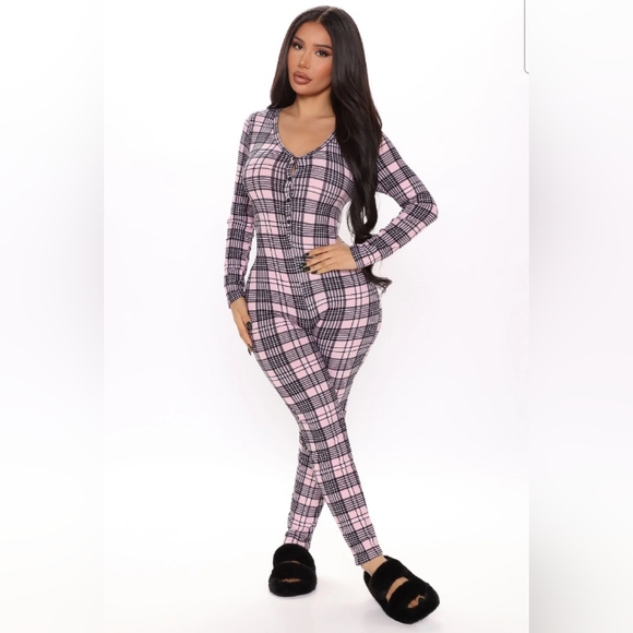 FASHION NOVA small plaid pj onesie - Picture 1 of 9